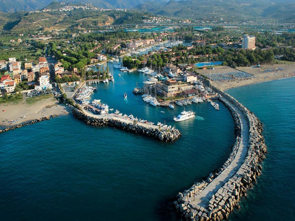 Baia Dei Delfini Aparthotel Furnari Buitenkant foto