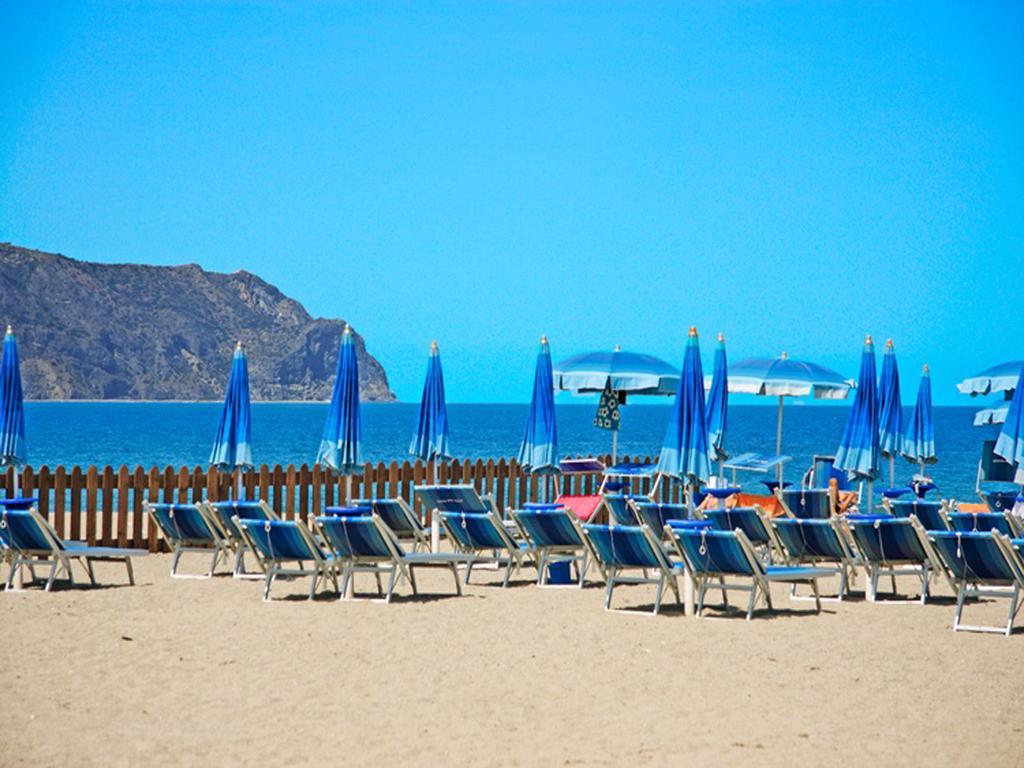 Baia Dei Delfini Aparthotel Furnari Buitenkant foto