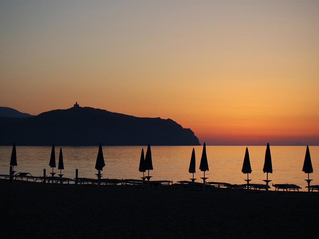 Baia Dei Delfini Aparthotel Furnari Buitenkant foto