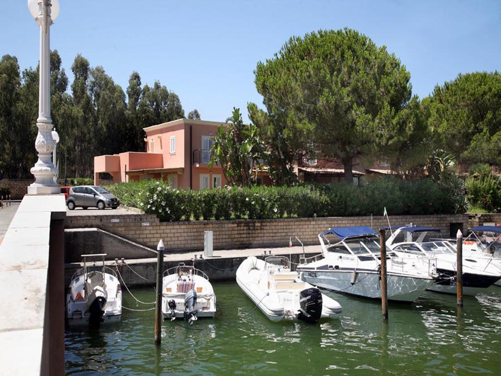 Baia Dei Delfini Aparthotel Furnari Buitenkant foto