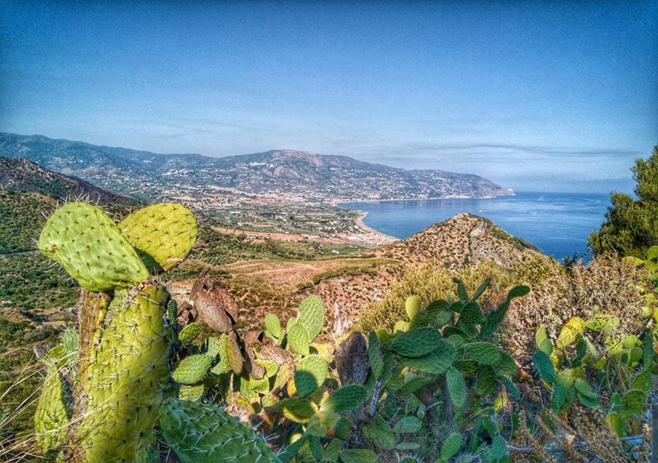 Baia Dei Delfini Aparthotel Furnari Buitenkant foto